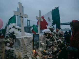 Nueva York recuerda a víctimas del buque Cuauhtémoc entre oraciones y música mariachi