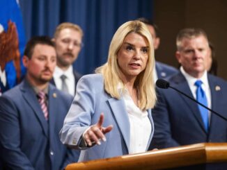 El Gobierno Trump amenaza con penalizar a los santuarios de migrantes en EE.UU.