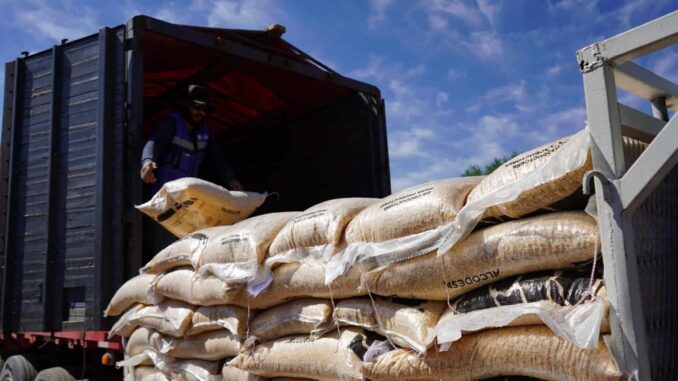 Beneficia municipio a 852 productores pecuarios con alimento para ganado